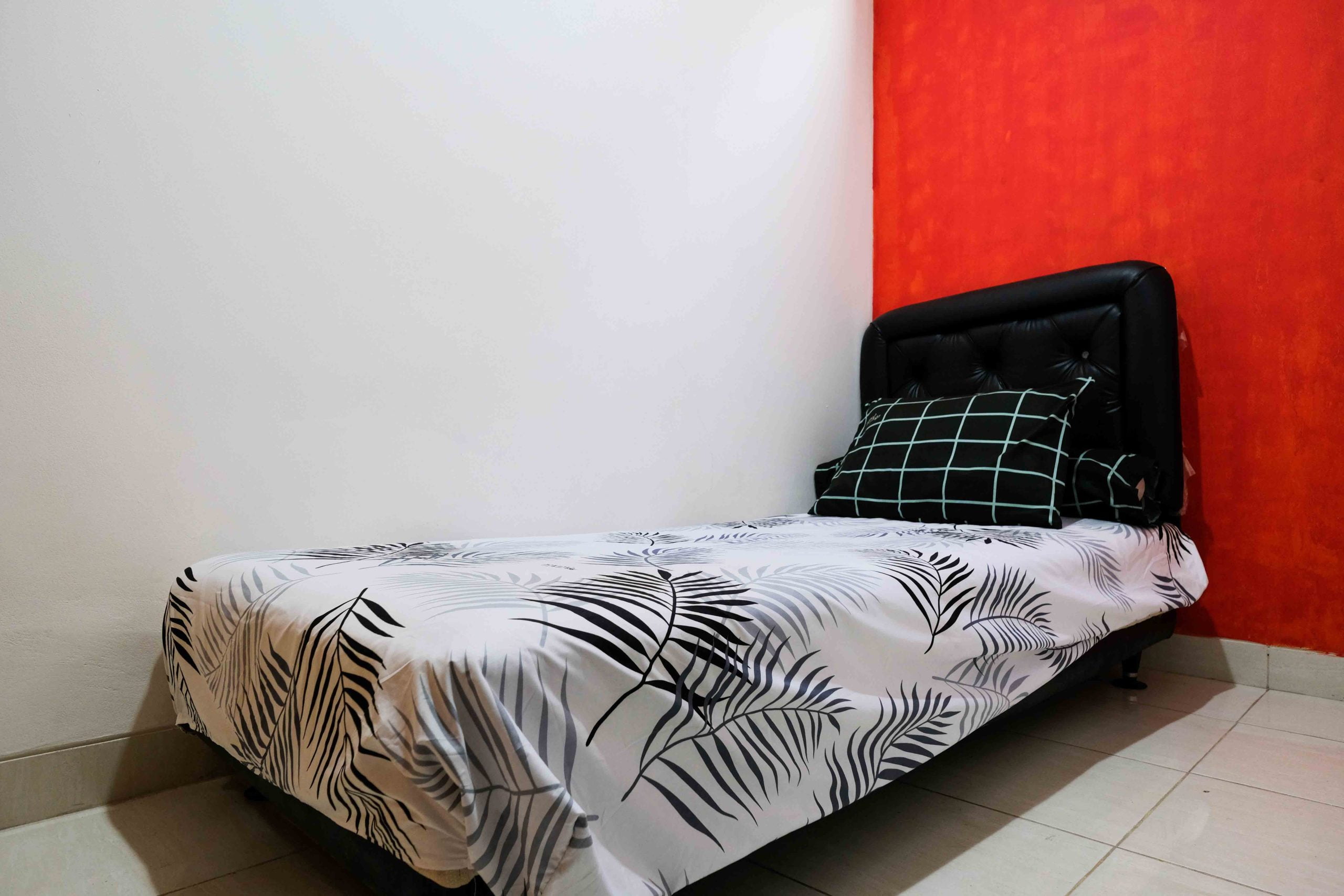 Cozy_Single_Bed_th1-1619666583