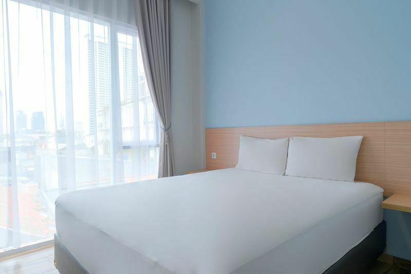 spacious_double_bed_bedroom1_setiabudi_genteng_ijo_residence_2_th-1624505225